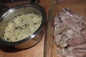 Rasol de porc cu garnitura de cus-cus si salata de sfecla