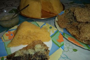 Peste in crusta de malai cu mujdei de usturoi si mamaliga