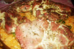 Varza dulce cu cotlet de porc aromat la cuptor