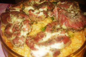 Varza dulce cu cotlet de porc aromat la cuptor