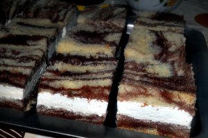 Prajitura cu mousse de frisca si rom