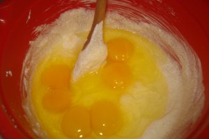 Placinta cu crema de branza si smantana