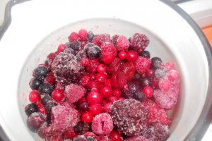 Tort cu fructe de padure