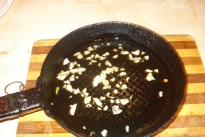 Fasole uscata cu afumatura si legume