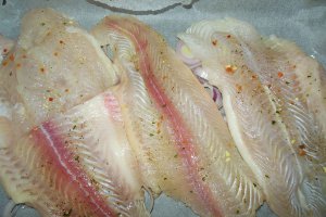 Pangasius cu ceapa si ardei la cuptor