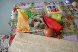 Tarta cu legume si carnati