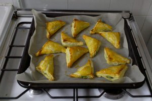 Triunghiuri cu spanac si ricotta