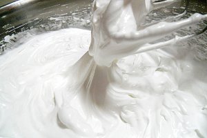 Cremă de unt cu bezea elveţiană