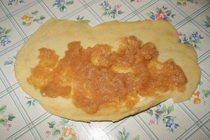 Cornuri fragede cu mere (de post)