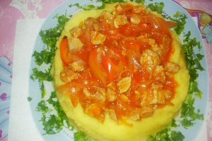 Carne de purcel in sos de ceapa cu garnitura de cartofi piure