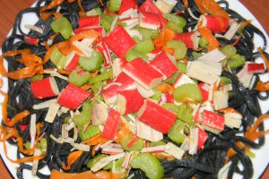 Tagliolini  negre cu surimi