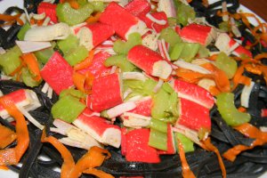 Tagliolini  negre cu surimi