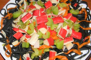 Tagliolini  negre cu surimi