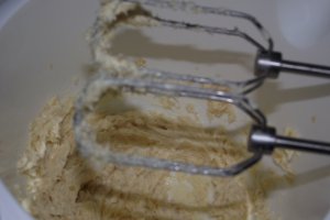 Tarta cu piersici si crumble