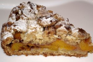 Tarta cu piersici si crumble