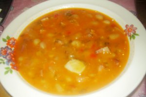 Ciorba de fasole taraneasca cu gusa afumata