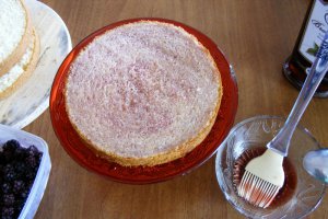 Tort cu frisca si mure