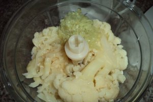 Pasta de conopida cu usturoi