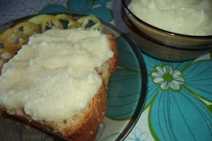 Pasta de conopida cu usturoi