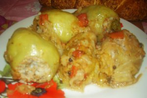Ardei umpluti cu orez si carne tocata