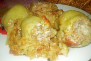 Ardei umpluti cu orez si carne tocata