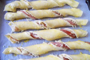 Foietaj cu bacon şi caşcaval