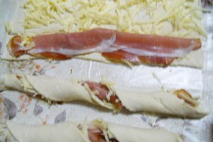 Foietaj cu bacon şi caşcaval