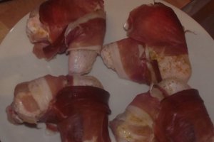 Aripioare de pui cu prosciutto
