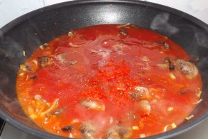 Chiftelute de vitel cu sos de ghebe si piure de cartofi