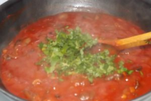 Chiftelute de vitel cu sos de ghebe si piure de cartofi