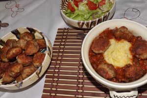 Chiftelute de vitel cu sos de ghebe si piure de cartofi