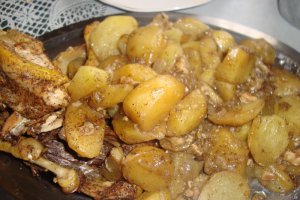 Cartofi taranesti cu pui la cuptor
