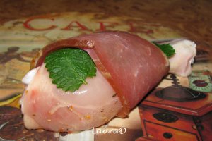 Pulpe de pui cu prosciutto, lamaita si fasole alba