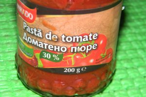 Tagliolini rosii cu mazare si porc