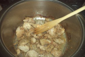 Penne cu piept de pui si ciuperci