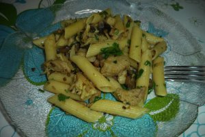 Penne cu piept de pui si ciuperci