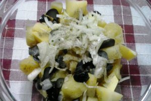 Salata de cartofi in sos de mustar
