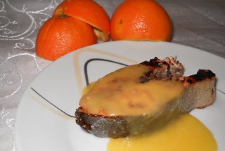 Somon cu sos de portocale