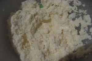 Pasta de branza cu ridiche neagra si rodie