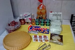 Tort cu struguri rosii si crema de iaurt.