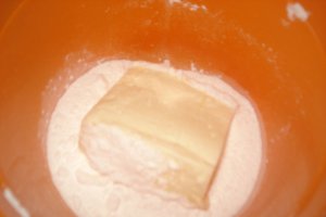 Prajitura cu foi si crema de gris