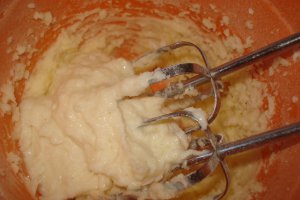 Prajitura cu foi si crema de gris