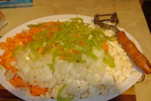 Ciorba de legume cu tacamuri si aripioare