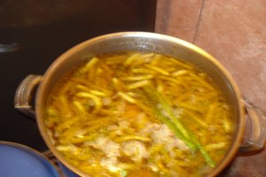 Ciorba de legume cu tacamuri si aripioare