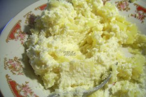 Cartofi umpluti cu branza