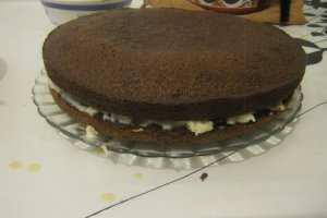 Tort cu crema de vanilie si curmale