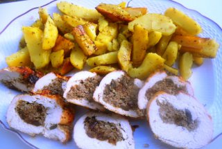 Rulada de pui cu porc si stafide