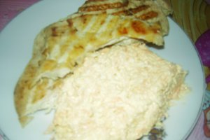 Piept de pui la gratar cu salata de morcov ,telina si maioneza