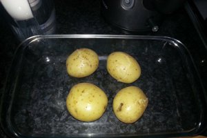 Cartofi in coaja la cuptor cu cascaval