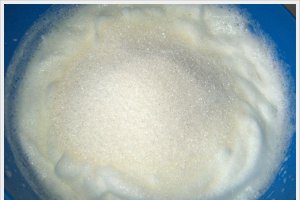 Tort cu crema de vanilie si alune